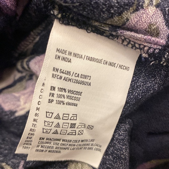 American Eagle Navy Floral Shorts Romper Size Medium - Picture 10 of 12